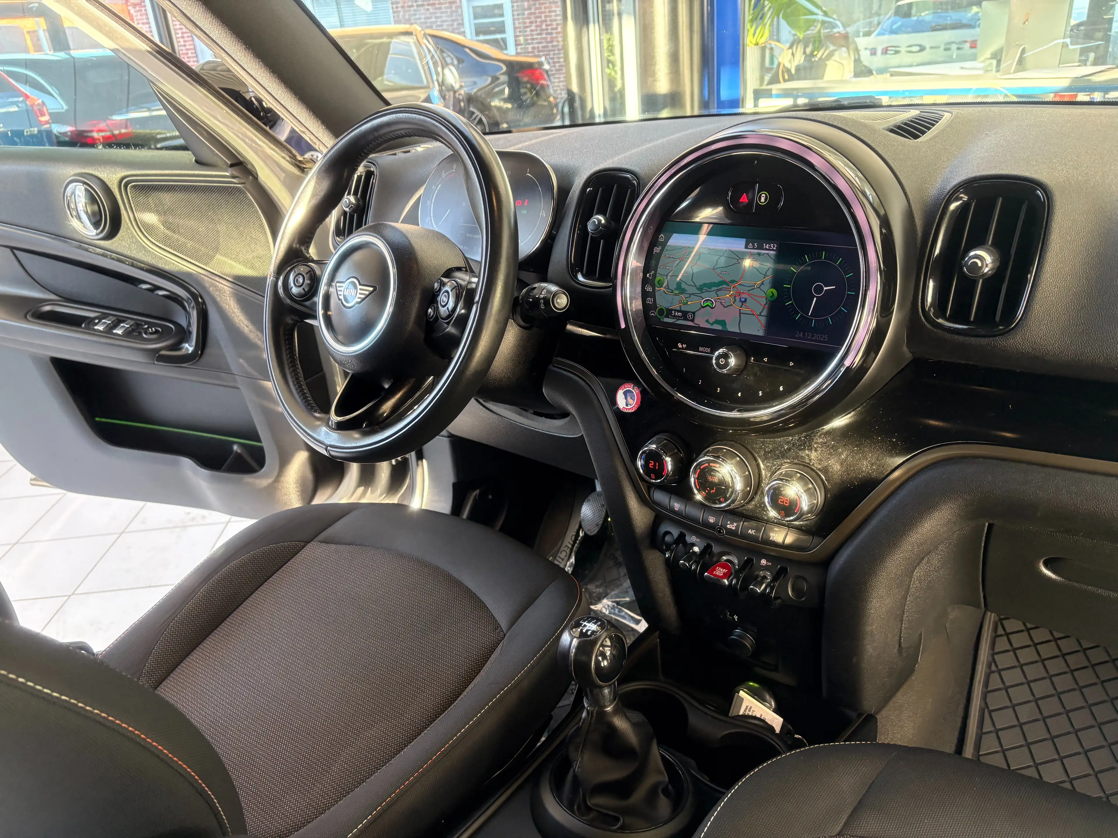 MINI Cooper D Countryman Mini Countryman 2.0D *XENON * GPS * PDC * JANTES* — photo 12