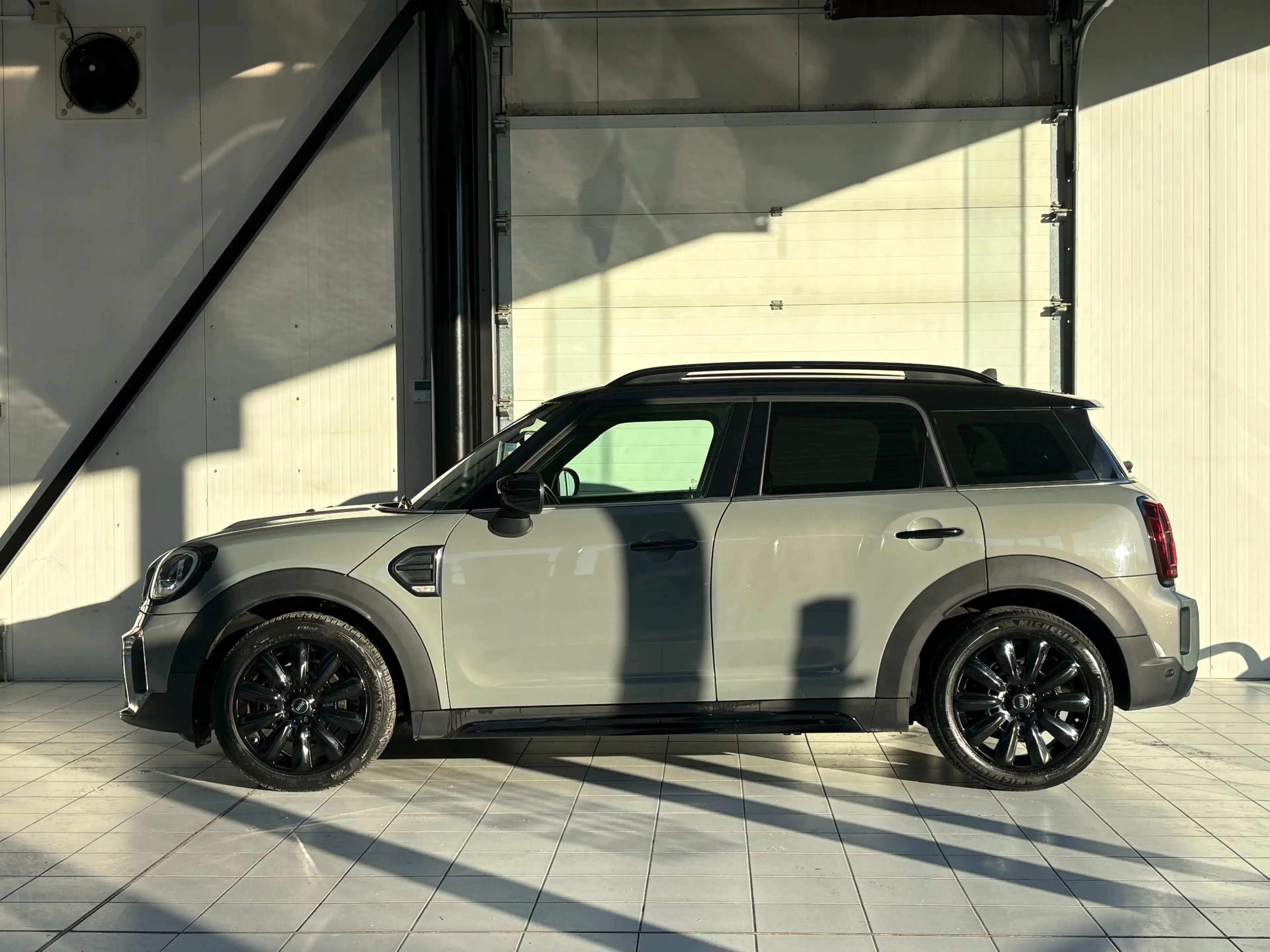 MINI Cooper D Countryman Mini Countryman 2.0D *XENON * GPS * PDC * JANTES* — photo 2