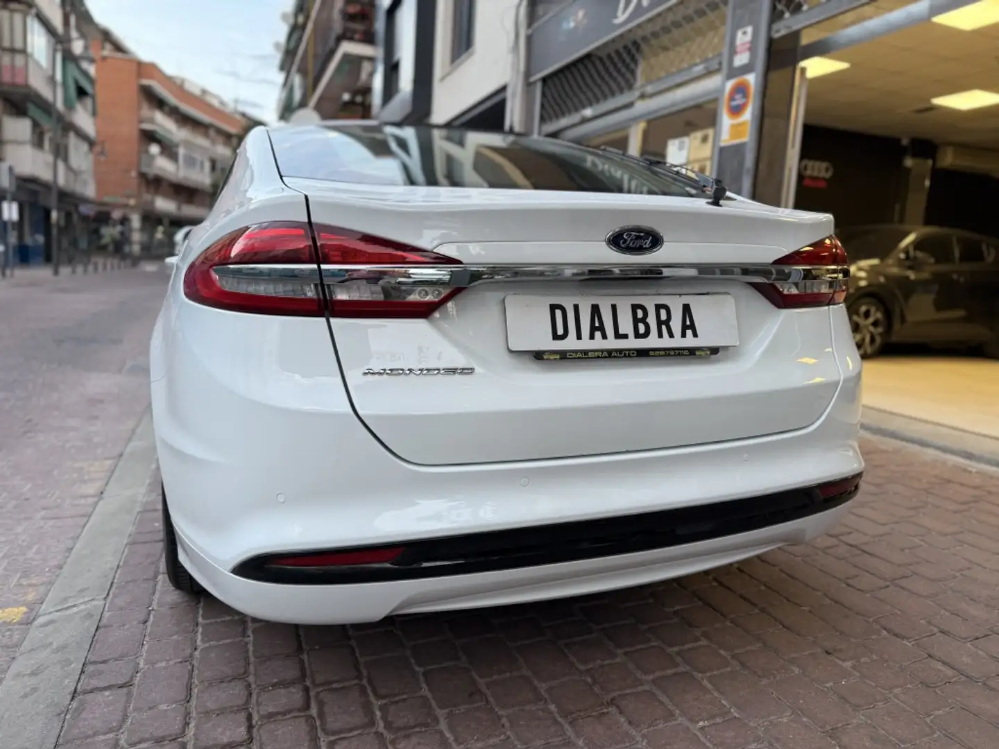 Ford Mondeo 1.5 Ecoboost Titanium Aut. Weiß - 2