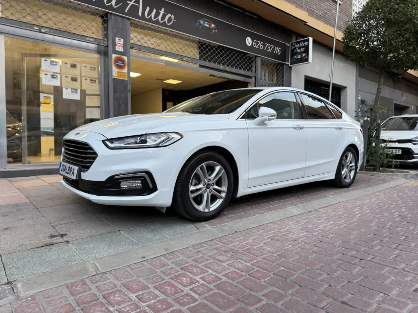 Ford Mondeo 1.5 Ecoboost Titanium Aut. Weiß - 1