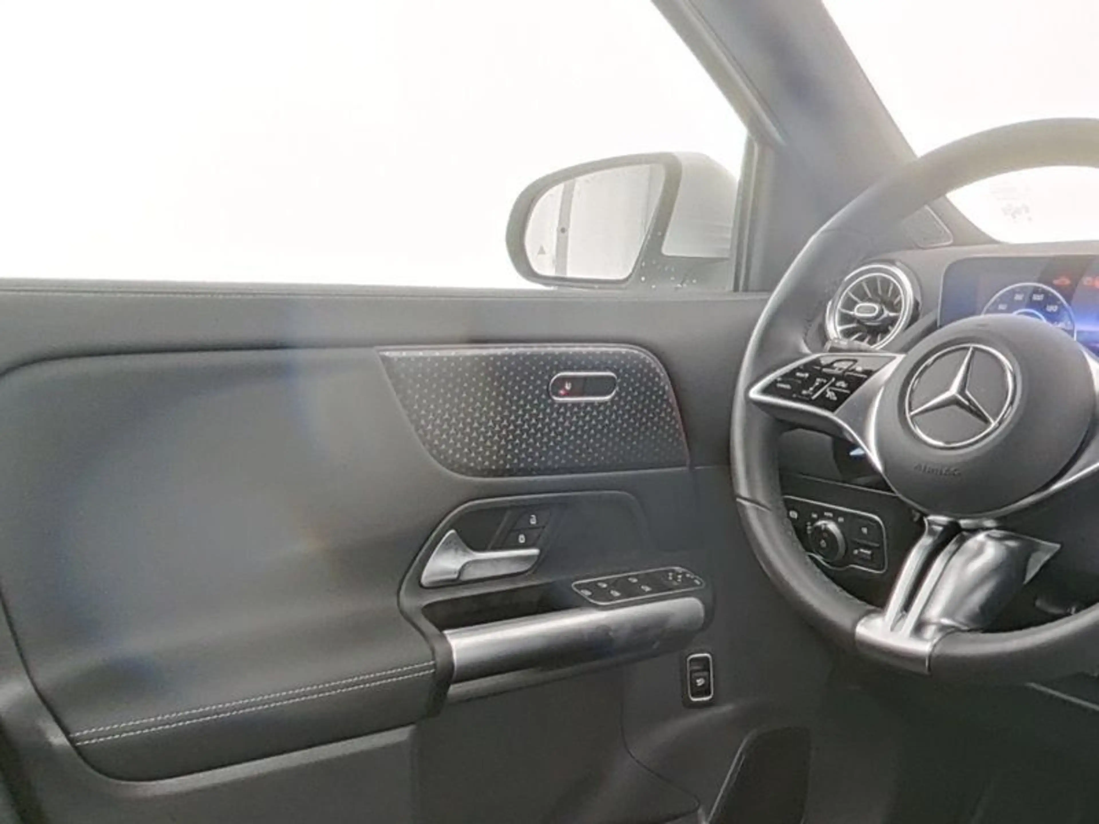 Mercedes-Benz EQA 350 4M PROG-ADV+ SOUND KEYLG WDGS WINTER VZA — photo 6
