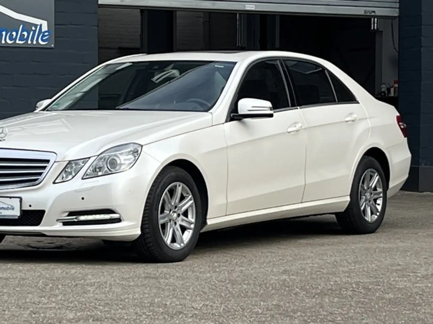 Mercedes-Benz E 200 BlueEfficiency * Sehr gute Ausstattung Weiß - 1