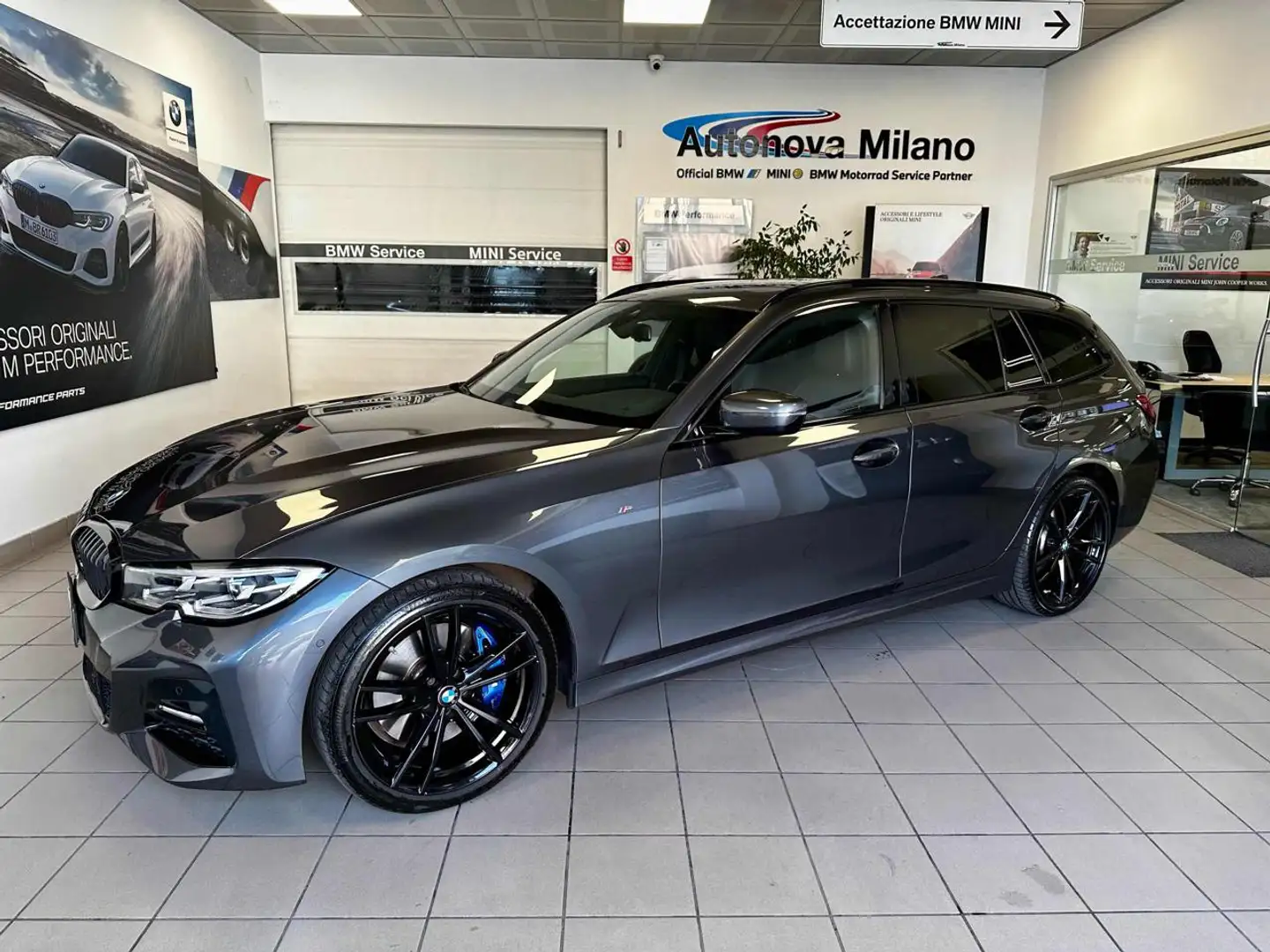 BMW 330 d 48V xDrive Touring Msport Grijs - 1