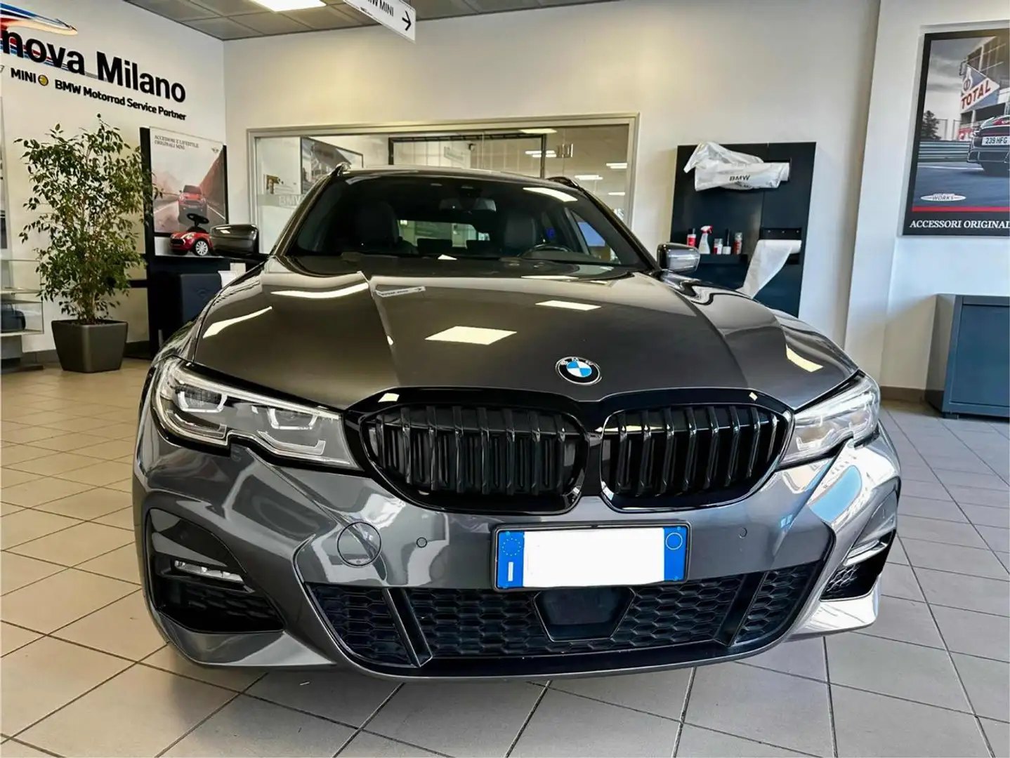 BMW 330 d 48V xDrive Touring Msport Grijs - 2