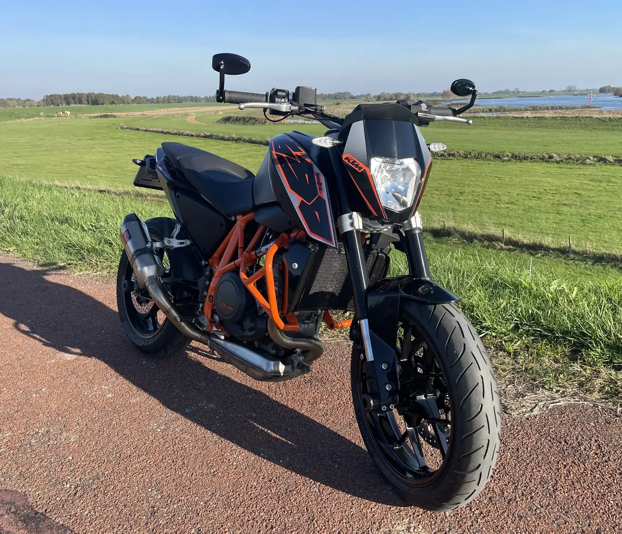 KTM 690 Duke Zwart - 2