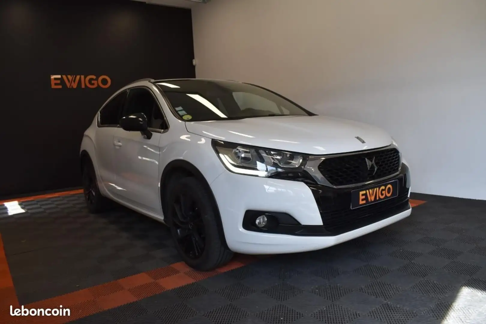 DS Automobiles DS 4 1.6 BLUEHDI 120ch BECHIC CARPLAY GPS SUIVI GARANTI Bílá - 1