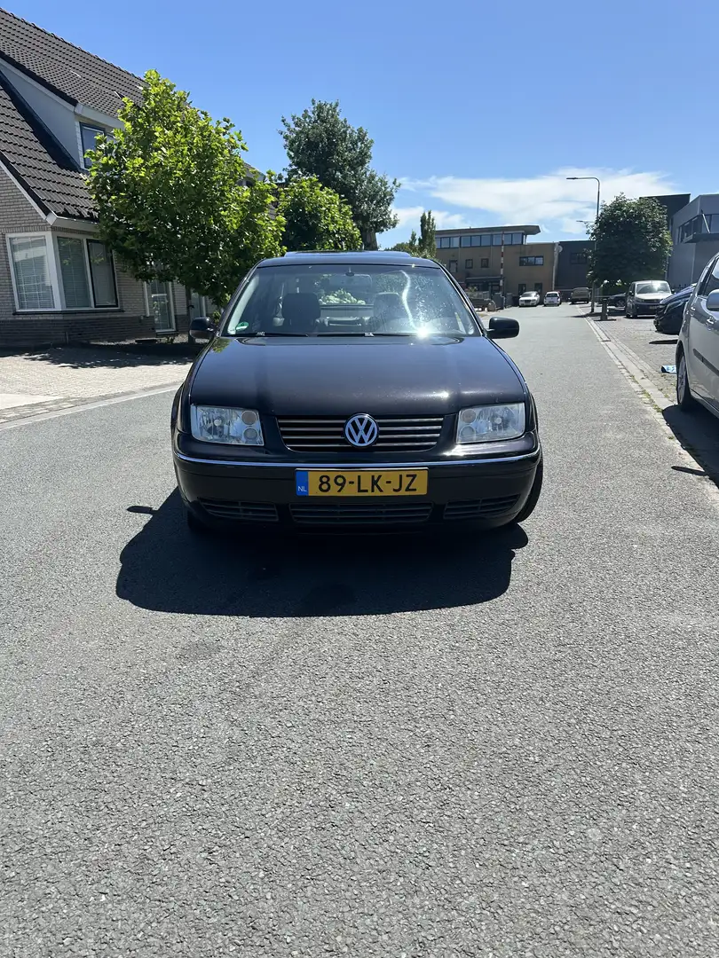 Volkswagen Bora 1.8-20V T. Highline Negro - 2
