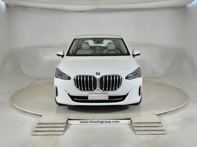 BMW 2 Series view 3