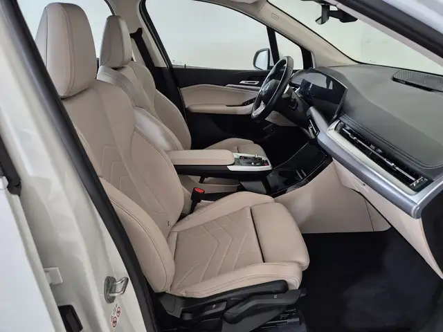 BMW 2 Series view 11