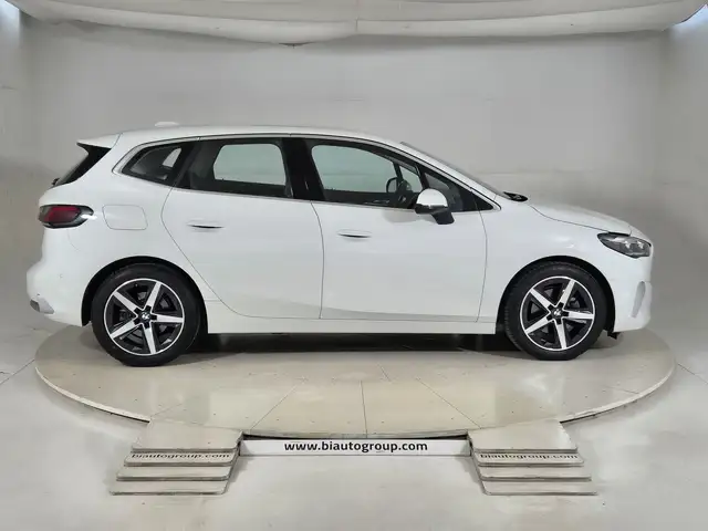 BMW 2 Series view 6