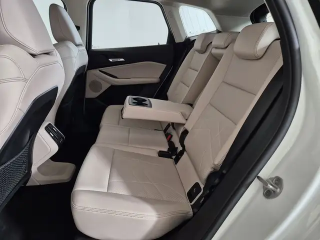 BMW 2 Series view 8