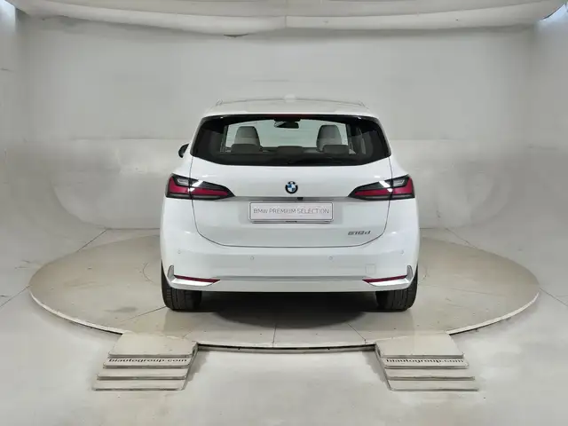 BMW 2 Series view 4