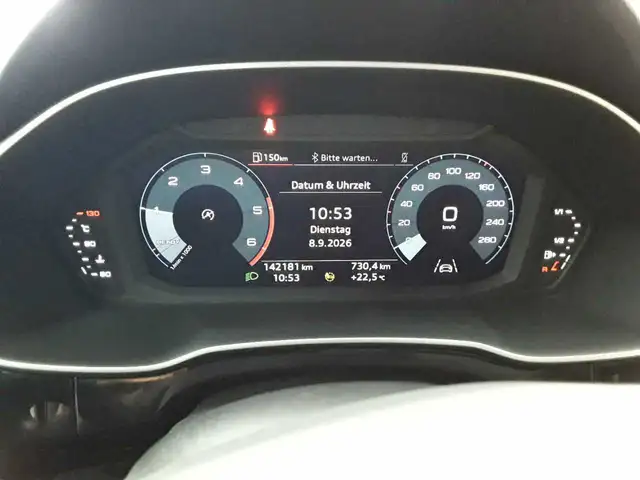 Audi Q3 view 11