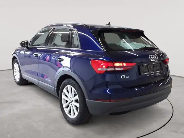 Audi Q3 view 5