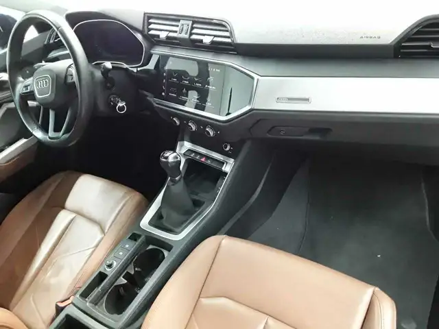 Audi Q3 view 9
