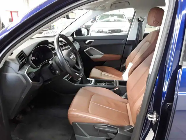 Audi Q3 view 7