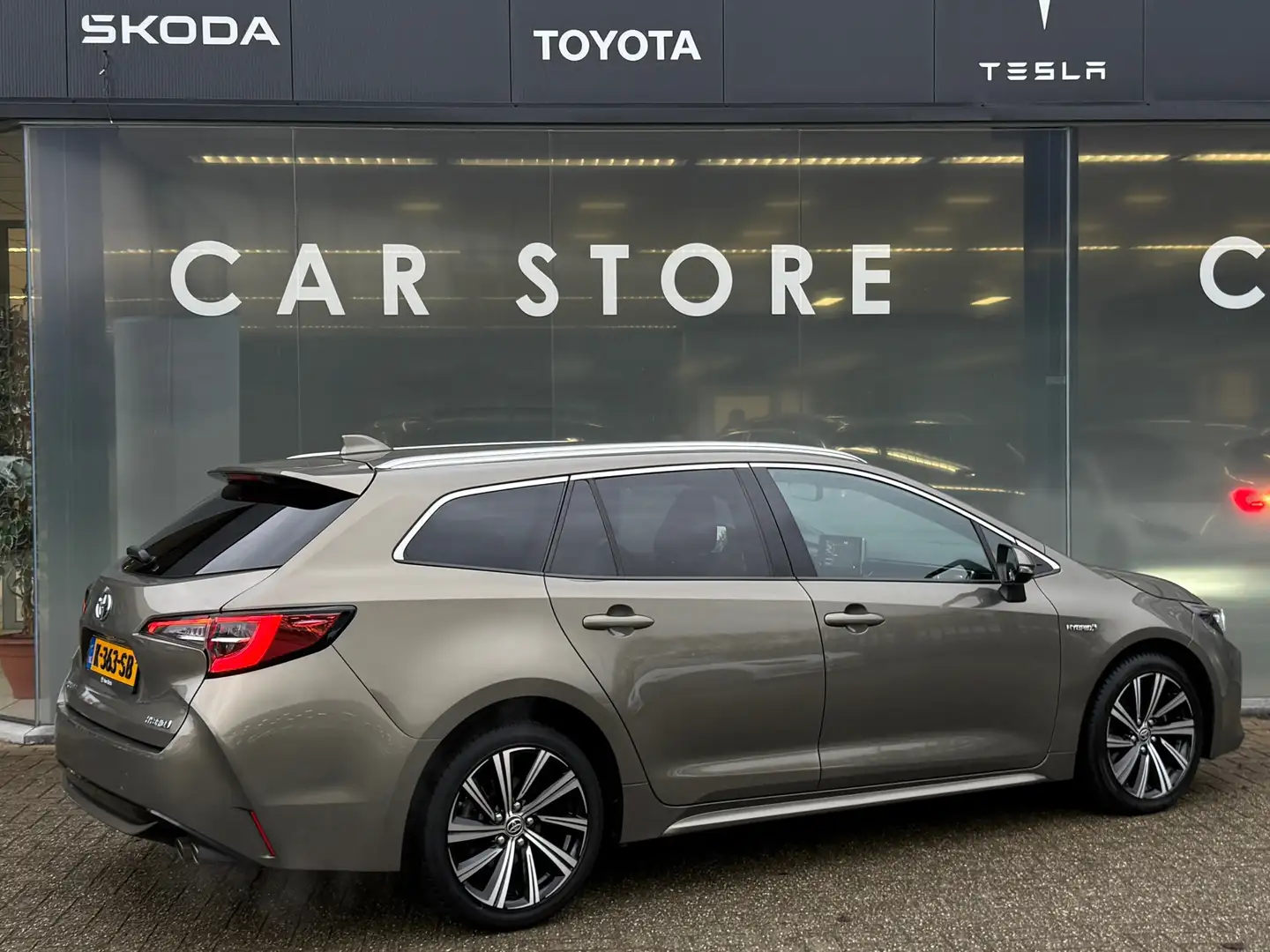 Toyota Corolla Touring Sports 2.0 Hybrid Dynamic Grün - 2