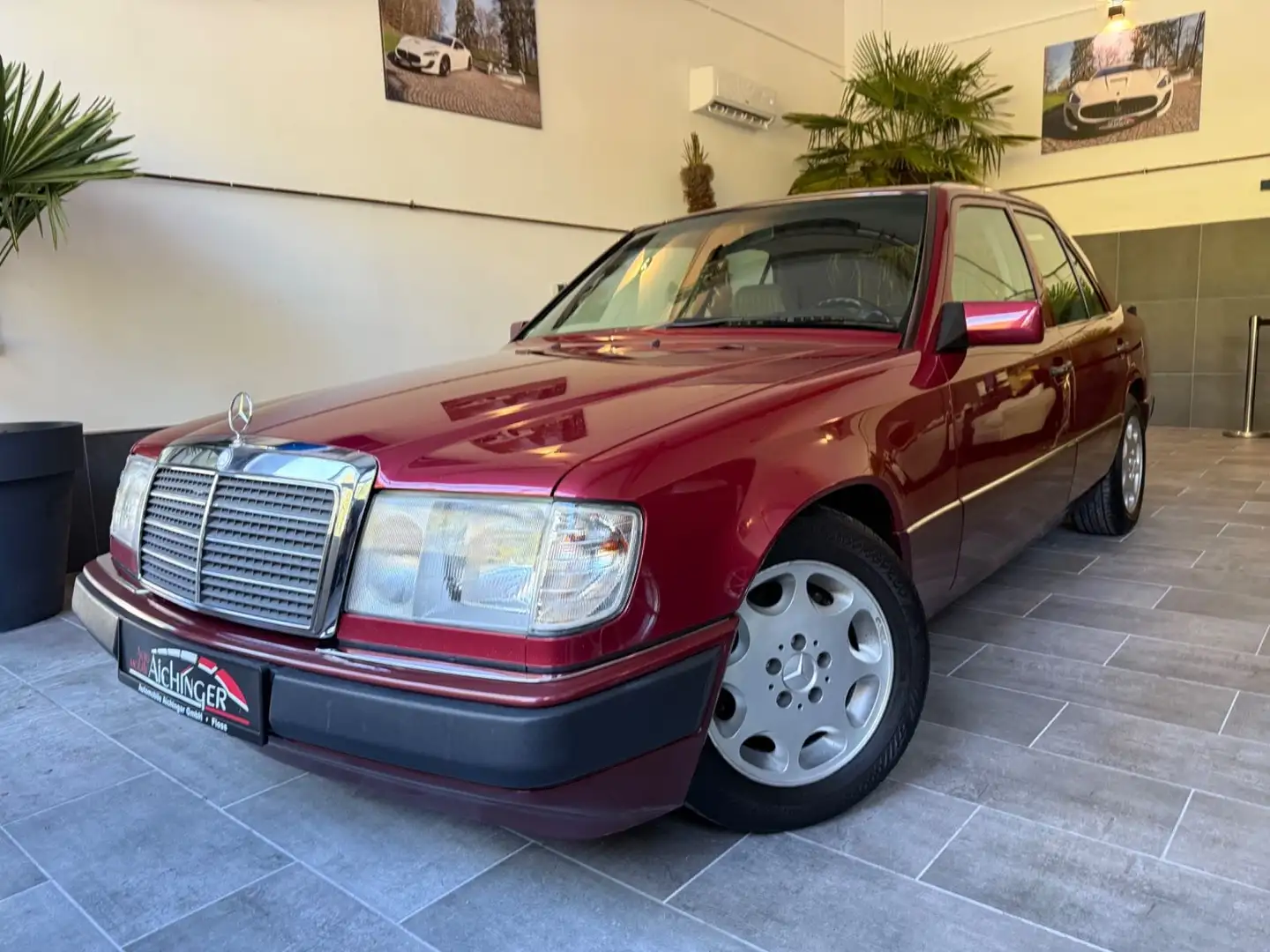 Mercedes-Benz E 220 W124 Lim. H-Zulassung Automatik Top-Zust. Rood - 1