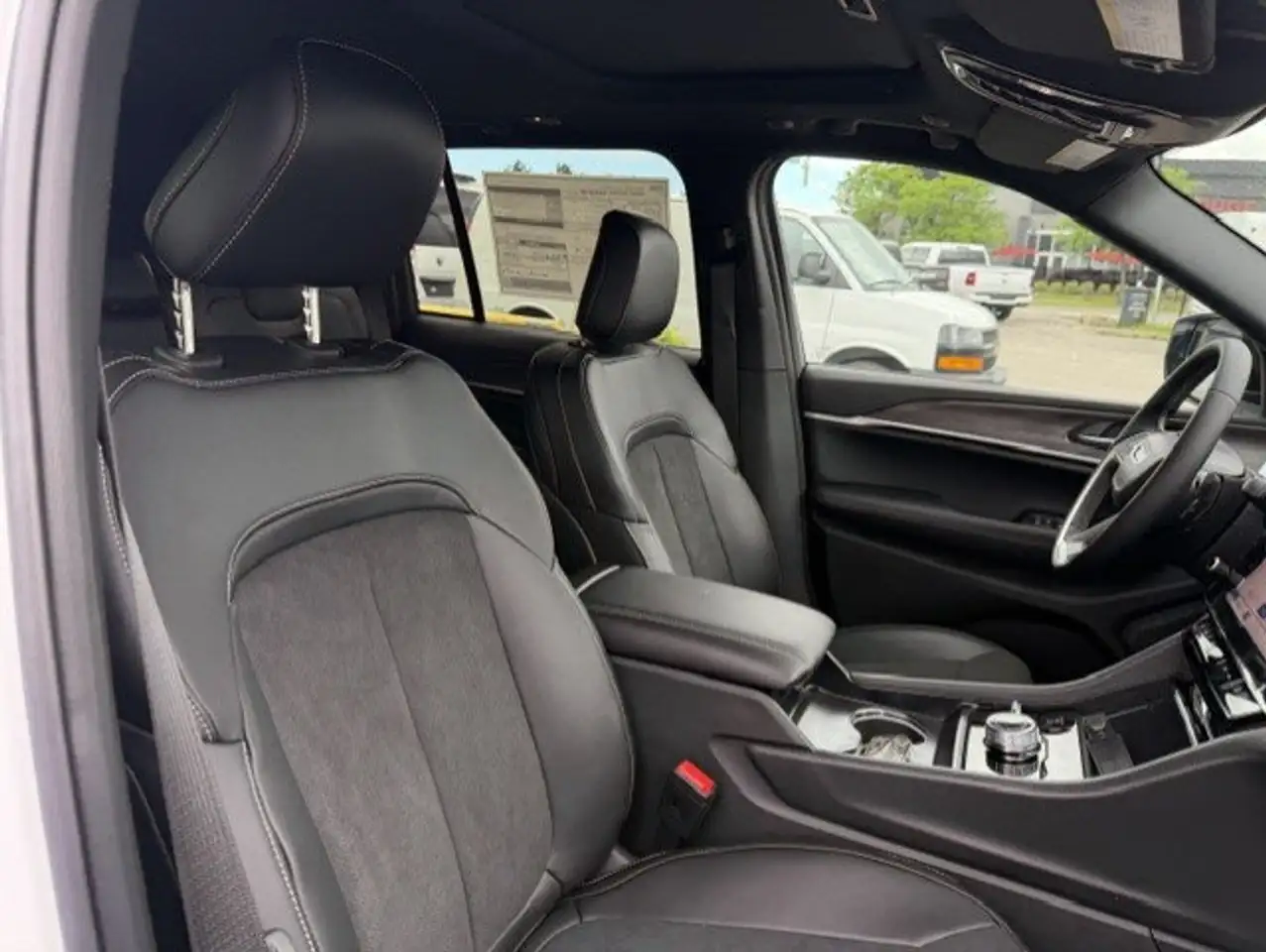 Jeep Grand Cherokee снимка Jeep Grand Cherokee