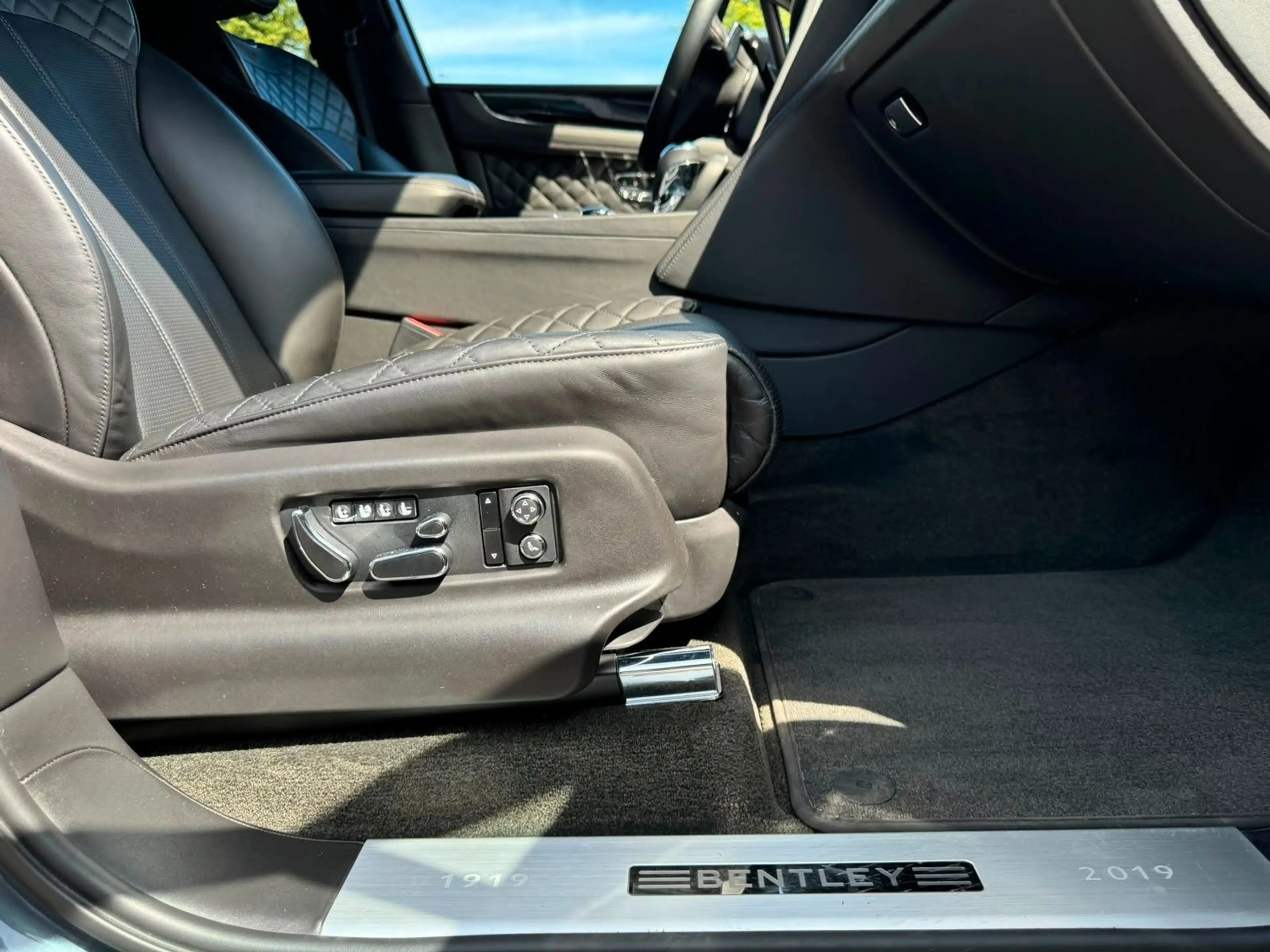 Bentley Bentayga V8 1-HAND*MWST*HUD*AIR*SOFT*360°*PANO! — photo 15