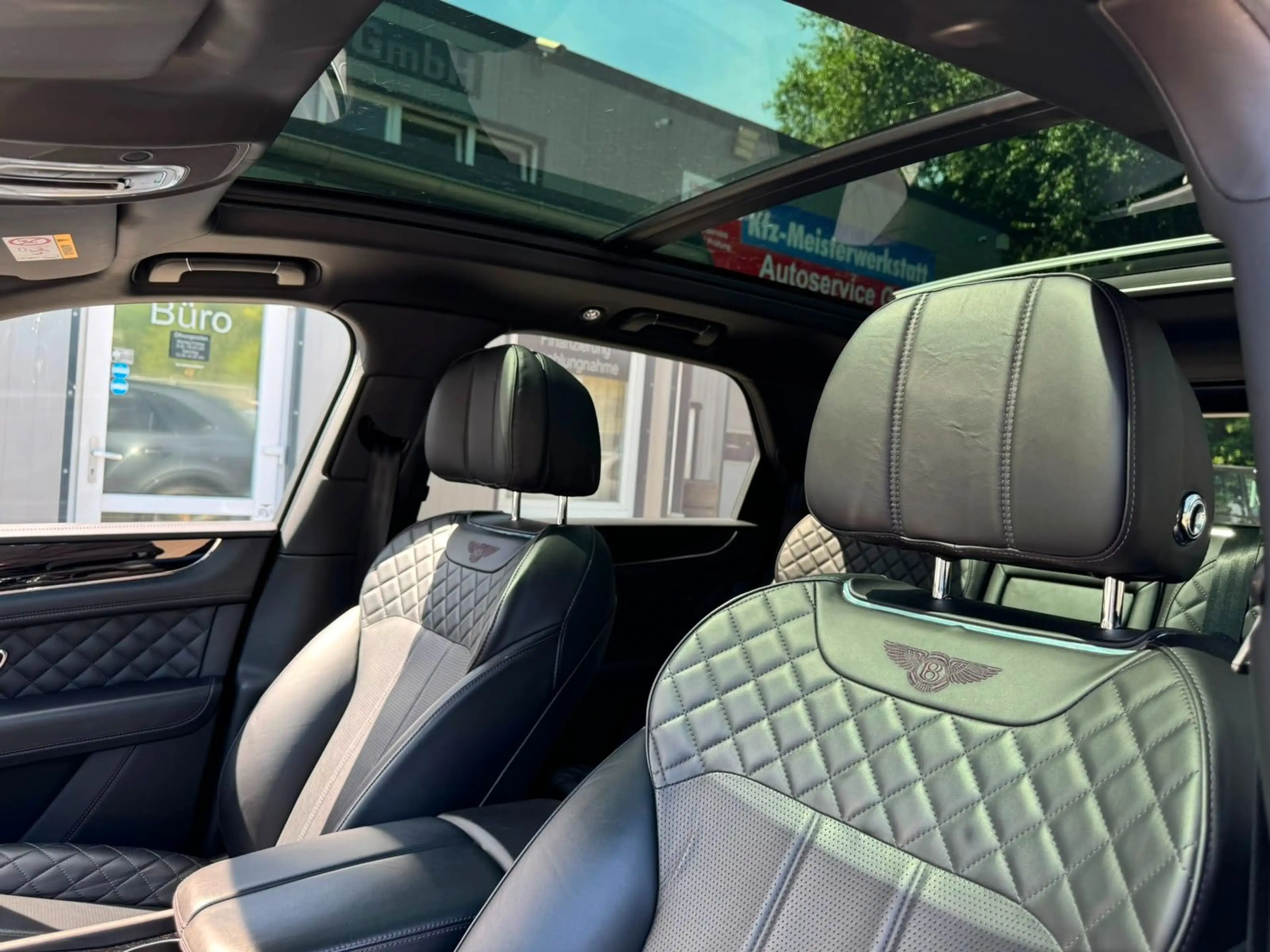 Bentley Bentayga V8 1-HAND*MWST*HUD*AIR*SOFT*360°*PANO! — photo 12