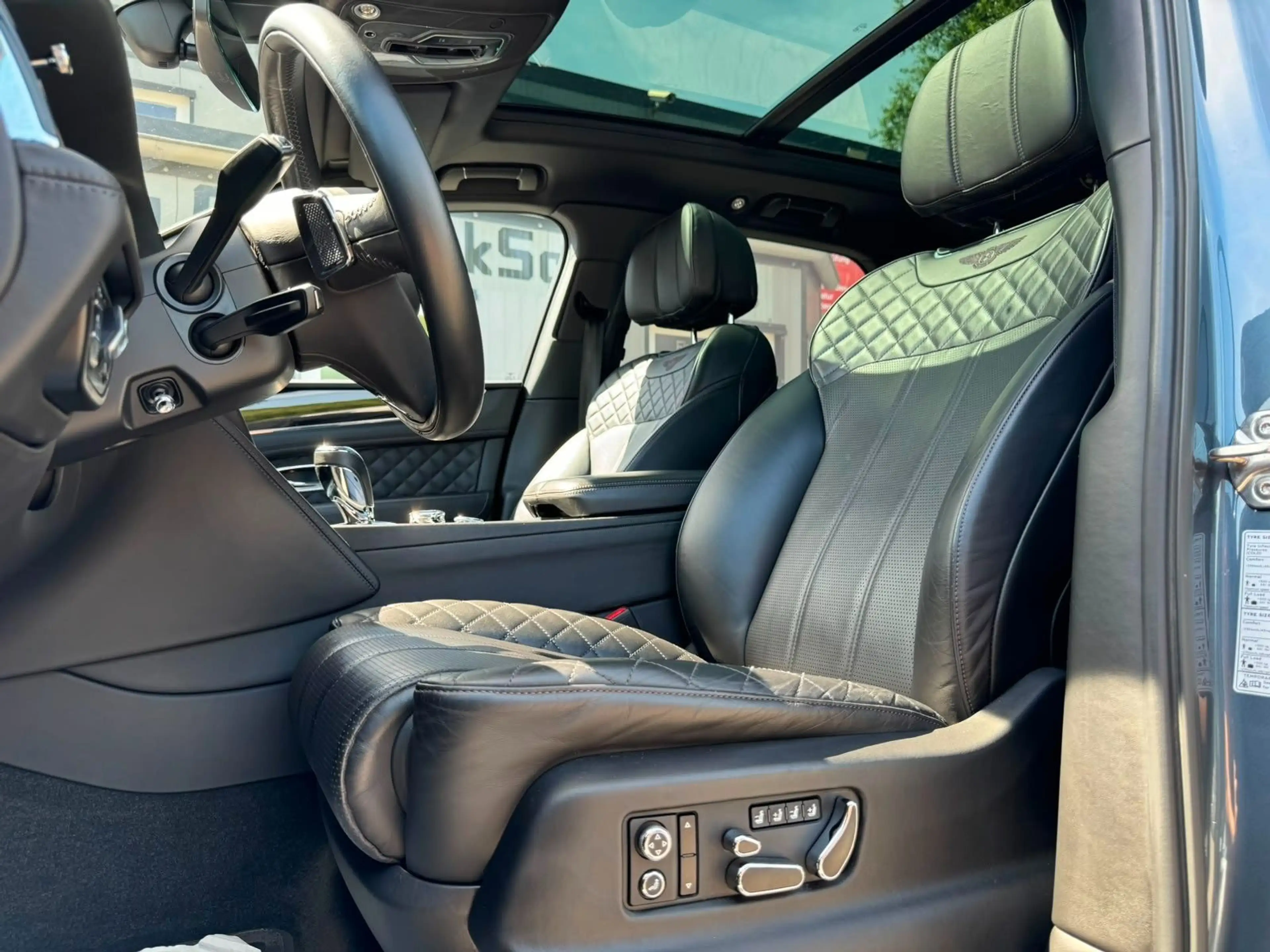 Bentley Bentayga V8 1-HAND*MWST*HUD*AIR*SOFT*360°*PANO! — photo 9