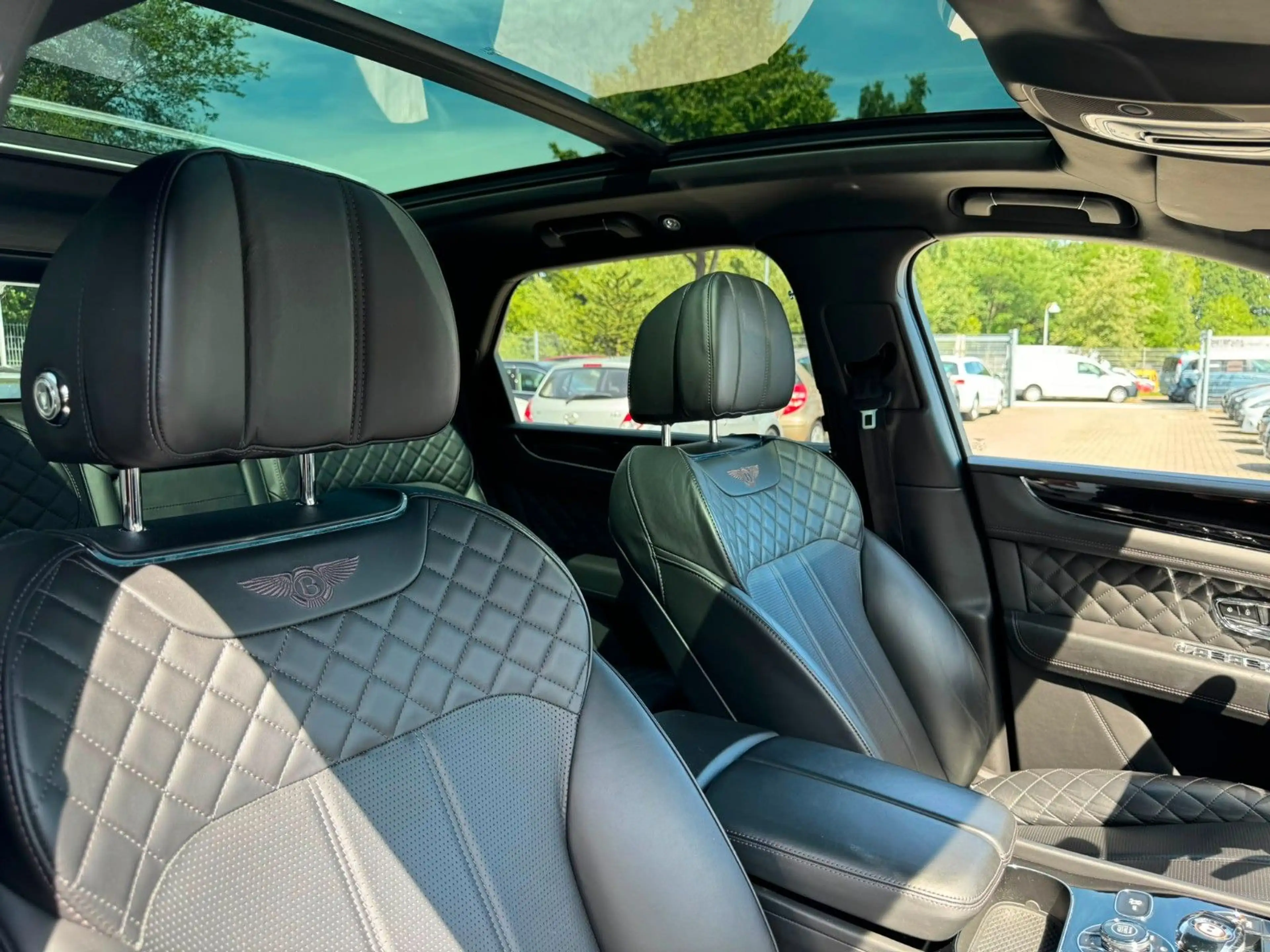 Bentley Bentayga V8 1-HAND*MWST*HUD*AIR*SOFT*360°*PANO! — photo 14