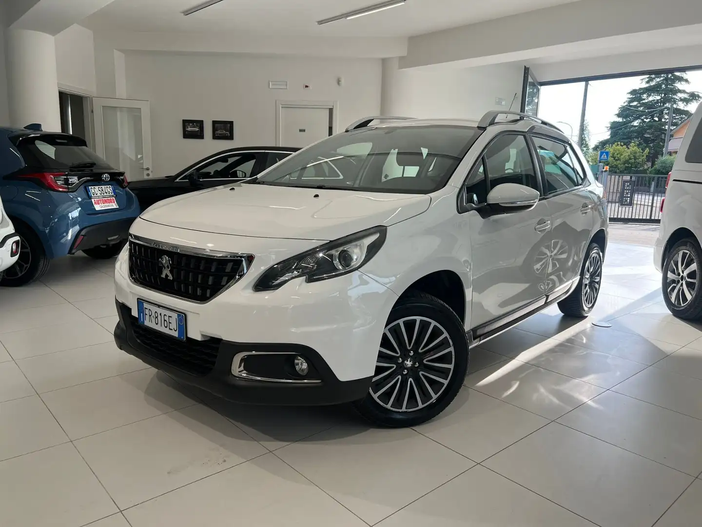 Peugeot 2008 PureTech 82 S&S Active Blanc - 2