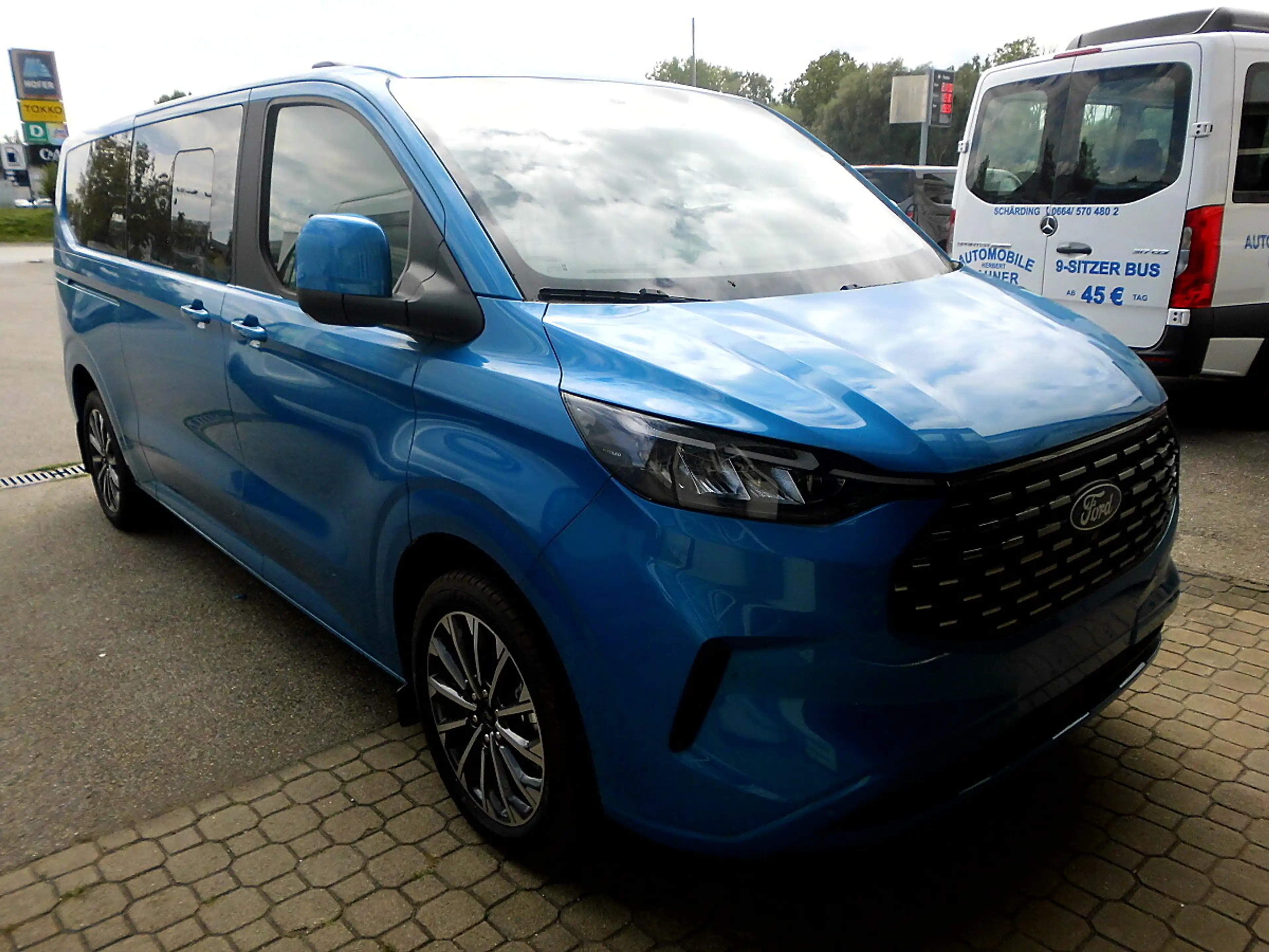 Ford Tourneo Custom Bus 2,0 EcoBlue 320 L2H1 FWD Titanium — photo 4