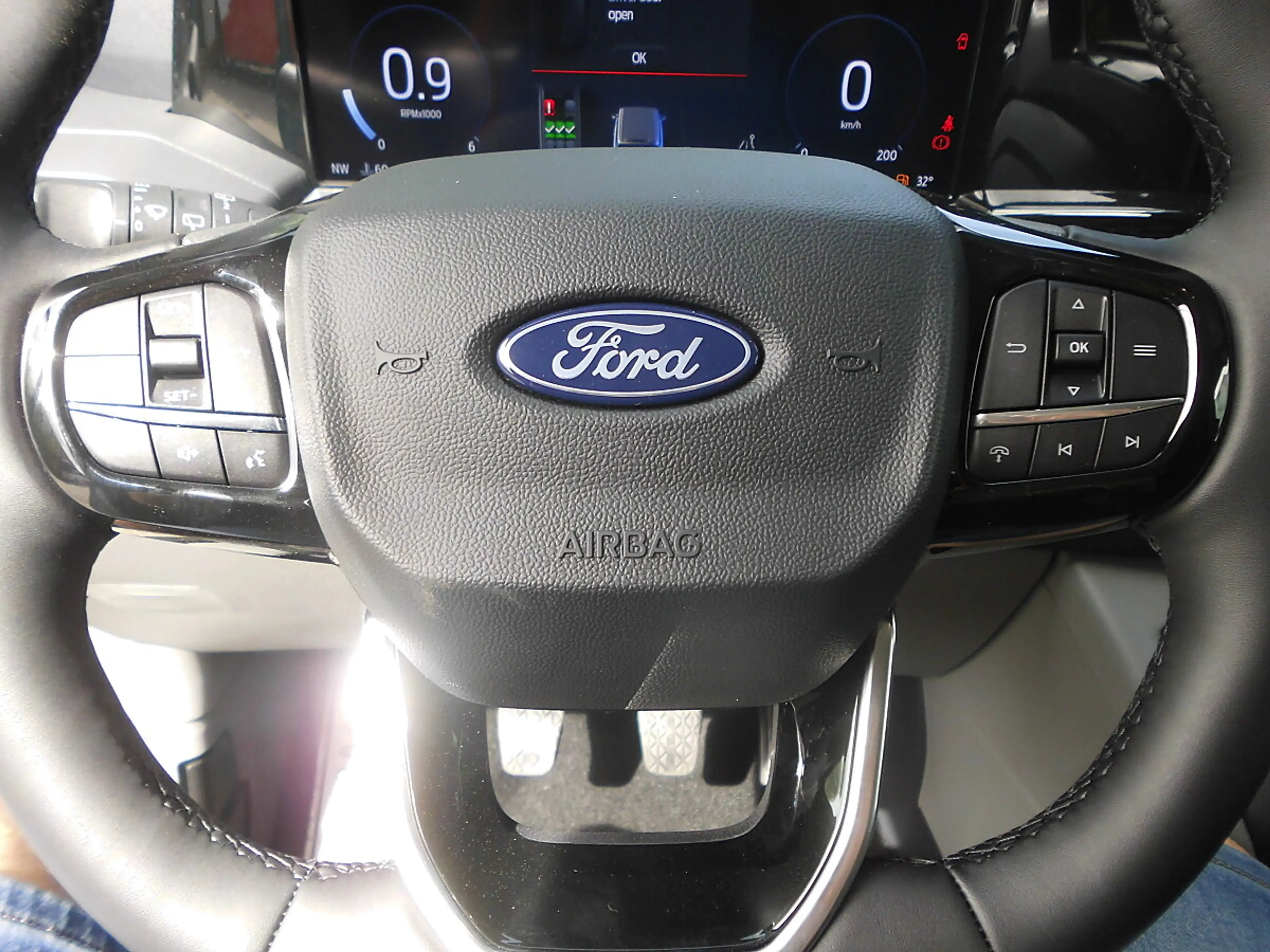Ford Tourneo Custom Bus 2,0 EcoBlue 320 L2H1 FWD Titanium — photo 5