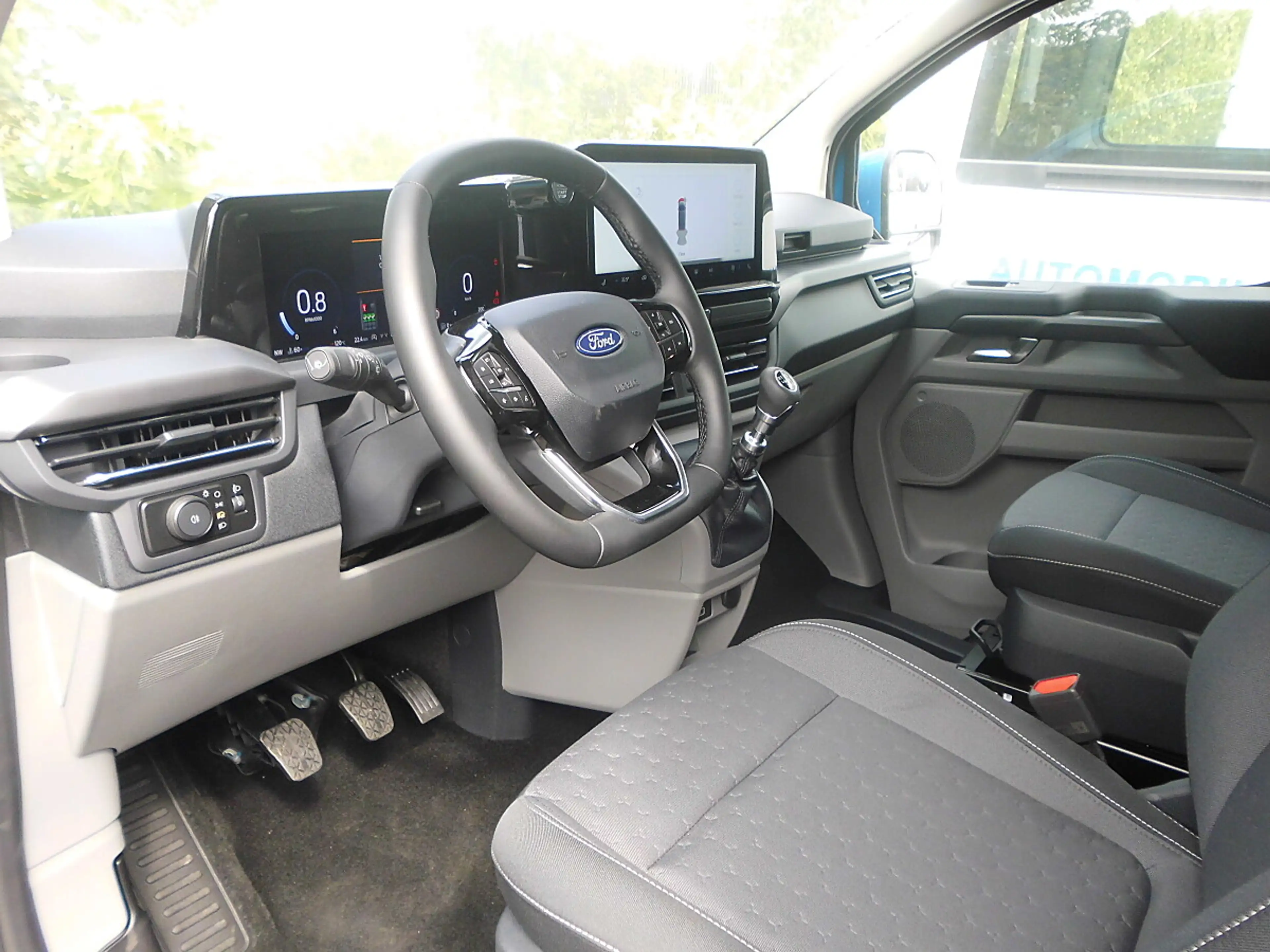 Ford Tourneo Custom Bus 2,0 EcoBlue 320 L2H1 FWD Titanium — photo 8
