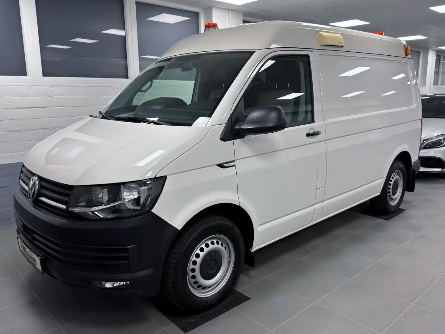 Volkswagen T6 Transporter 4Motion Mittelhochdach*Kamera*AHK Wit - 1