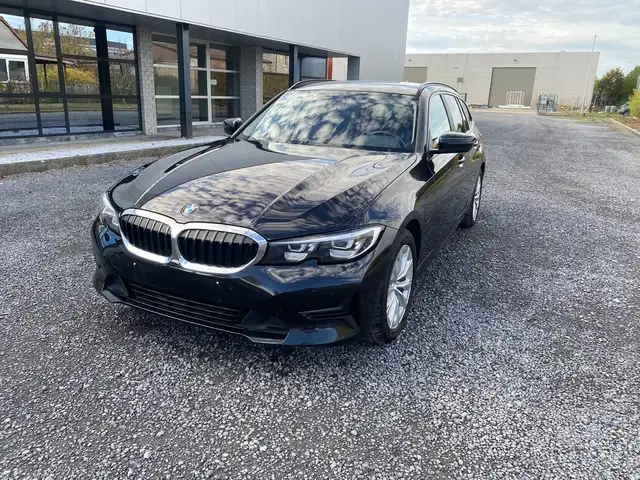 BMW 320 320e HYBRIDE CAMERA TREKHAAK LEDER COCKPIT APPS