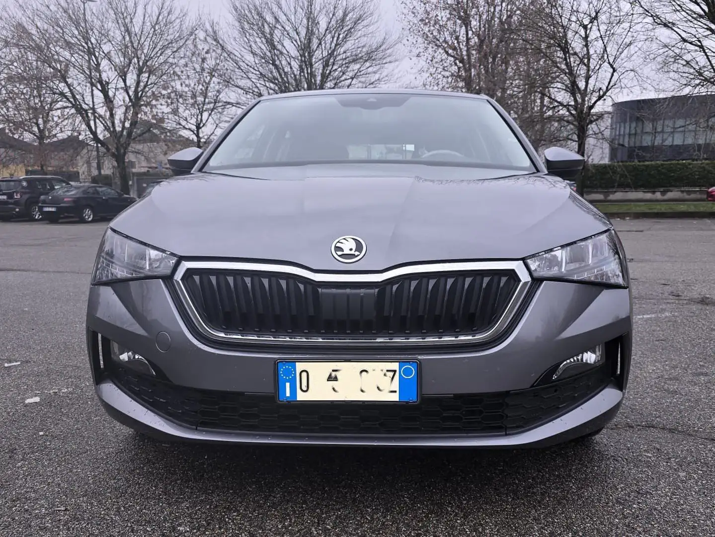 Skoda Scala 1.0 tsi Ambition 110cv dsg + GANCIO TRAINO Grigio - 1
