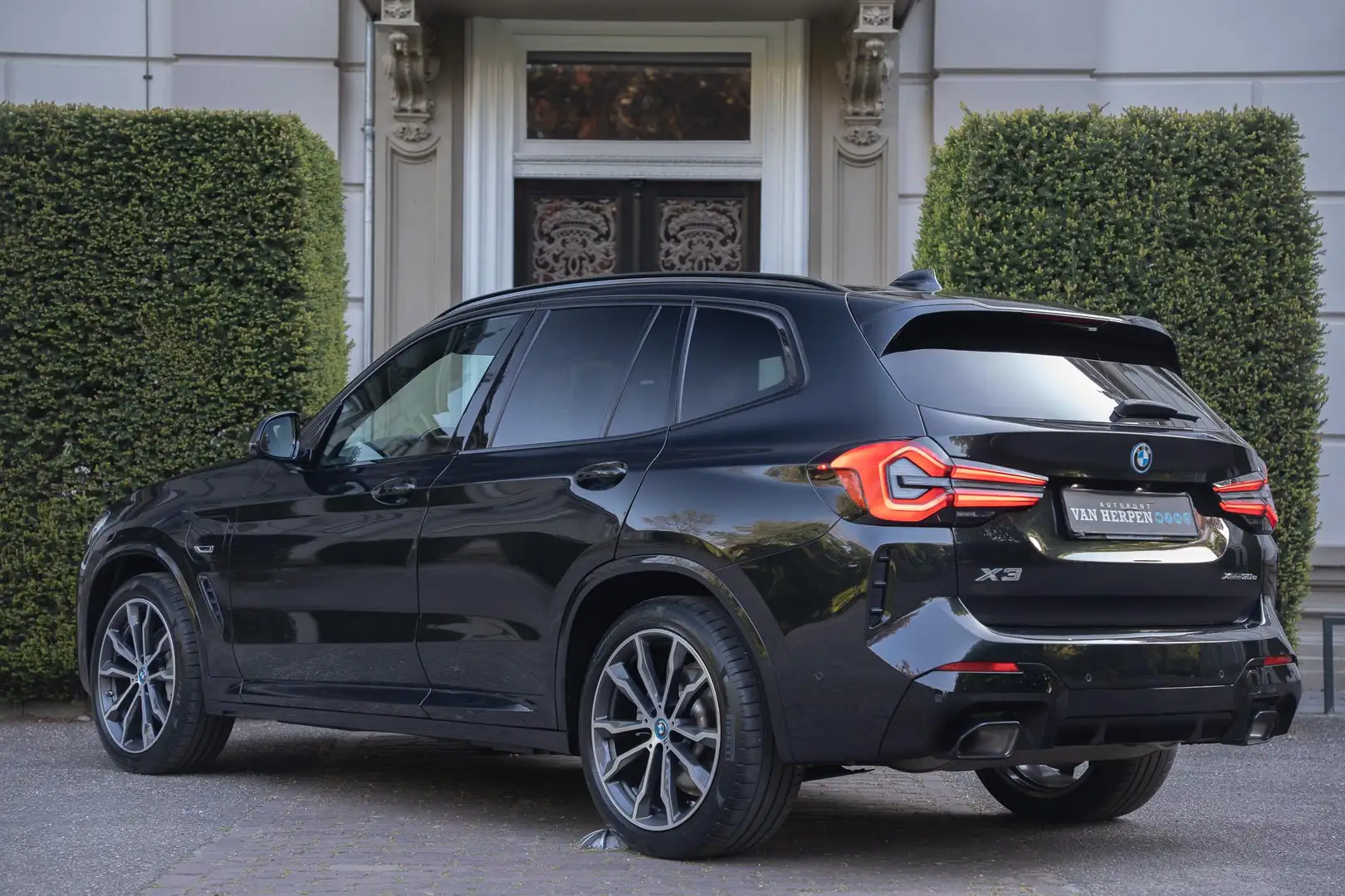 BMW X3 xDrive30e M-Sport TREKHAAK | PANO | LASER | HUD | Noir - 2