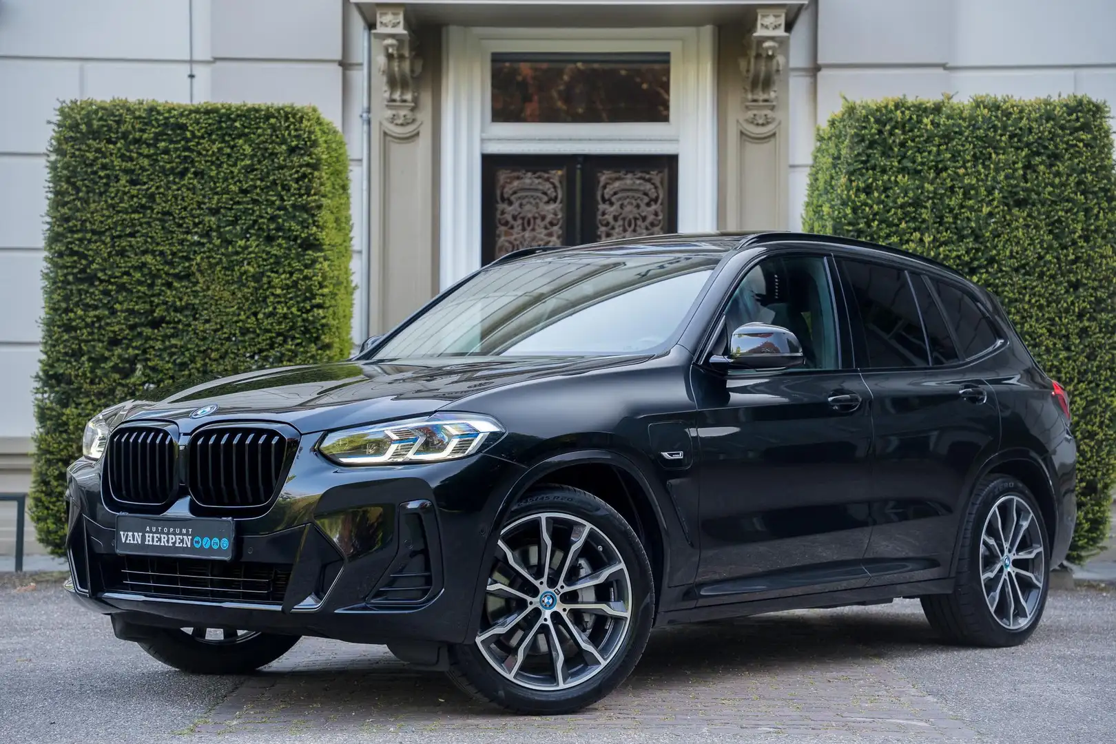 BMW X3 xDrive30e M-Sport TREKHAAK | PANO | LASER | HUD | Noir - 1