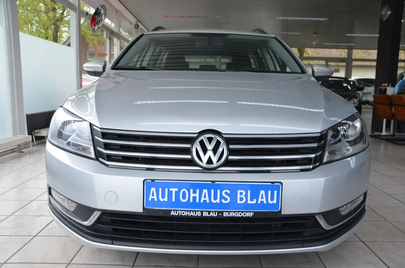 Volkswagen Passat Variant *NAVI*KLIMAAUTO*SITZHZG*TÜV 06-26 srebrna - 2