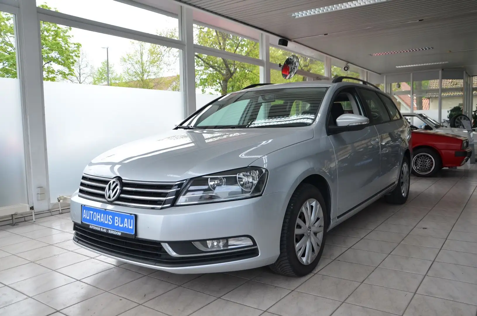 Volkswagen Passat Variant *NAVI*KLIMAAUTO*SITZHZG*TÜV 06-26 srebrna - 1