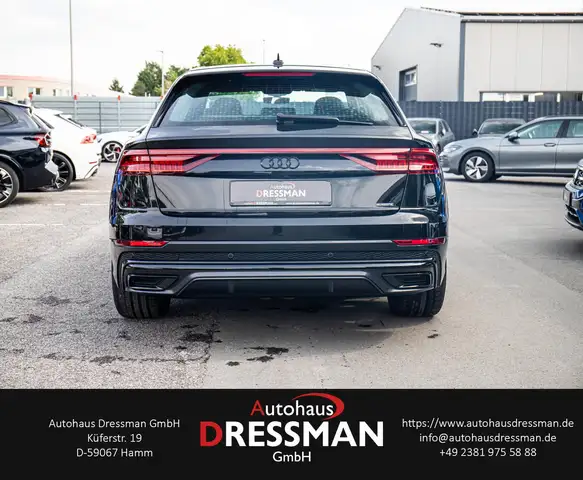 Audi Q8 view 5