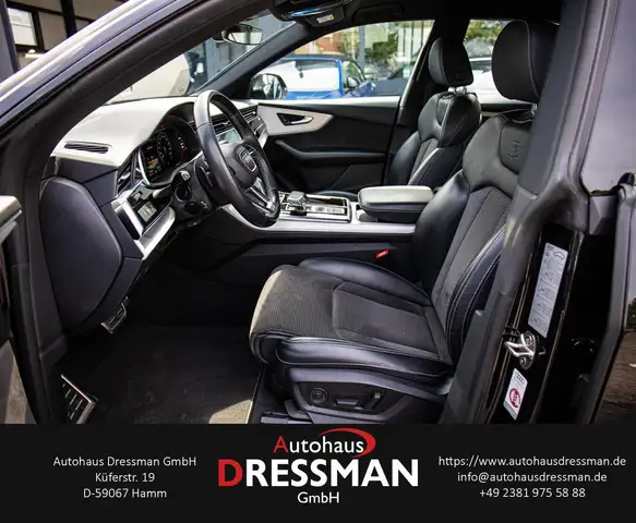 Audi Q8 view 10