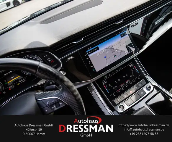 Audi Q8 view 15