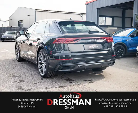 Audi Q8 view 6