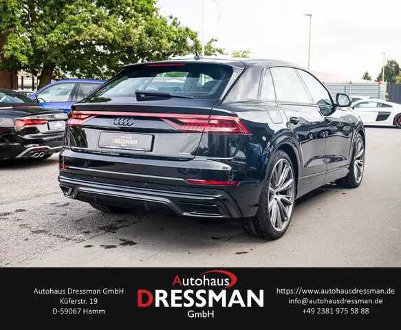 Audi Q8 view 4