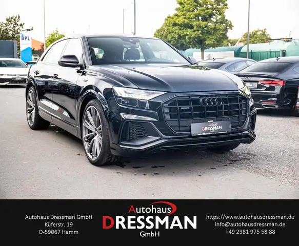 Audi Q8 view 3