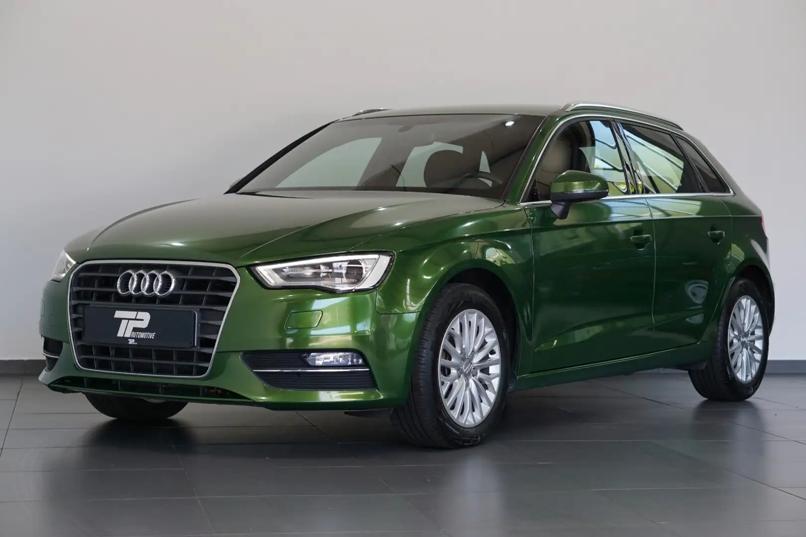 Audi A3 Sportback 2.0 TDI Ambiente *Bi-Xenon *Navi Grau - 1
