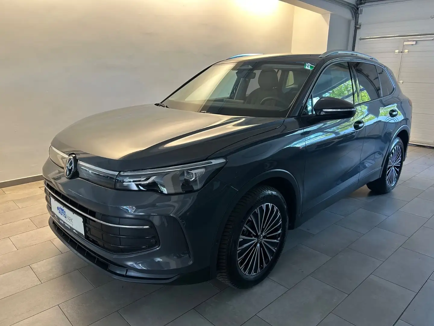 Volkswagen Tiguan 2.0 TDI 110 kW Life Grau - 1