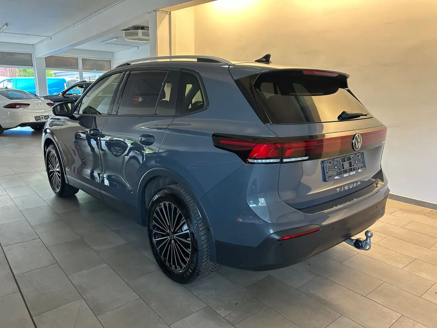 Volkswagen Tiguan 2.0 TDI 110 kW Life Grau - 2
