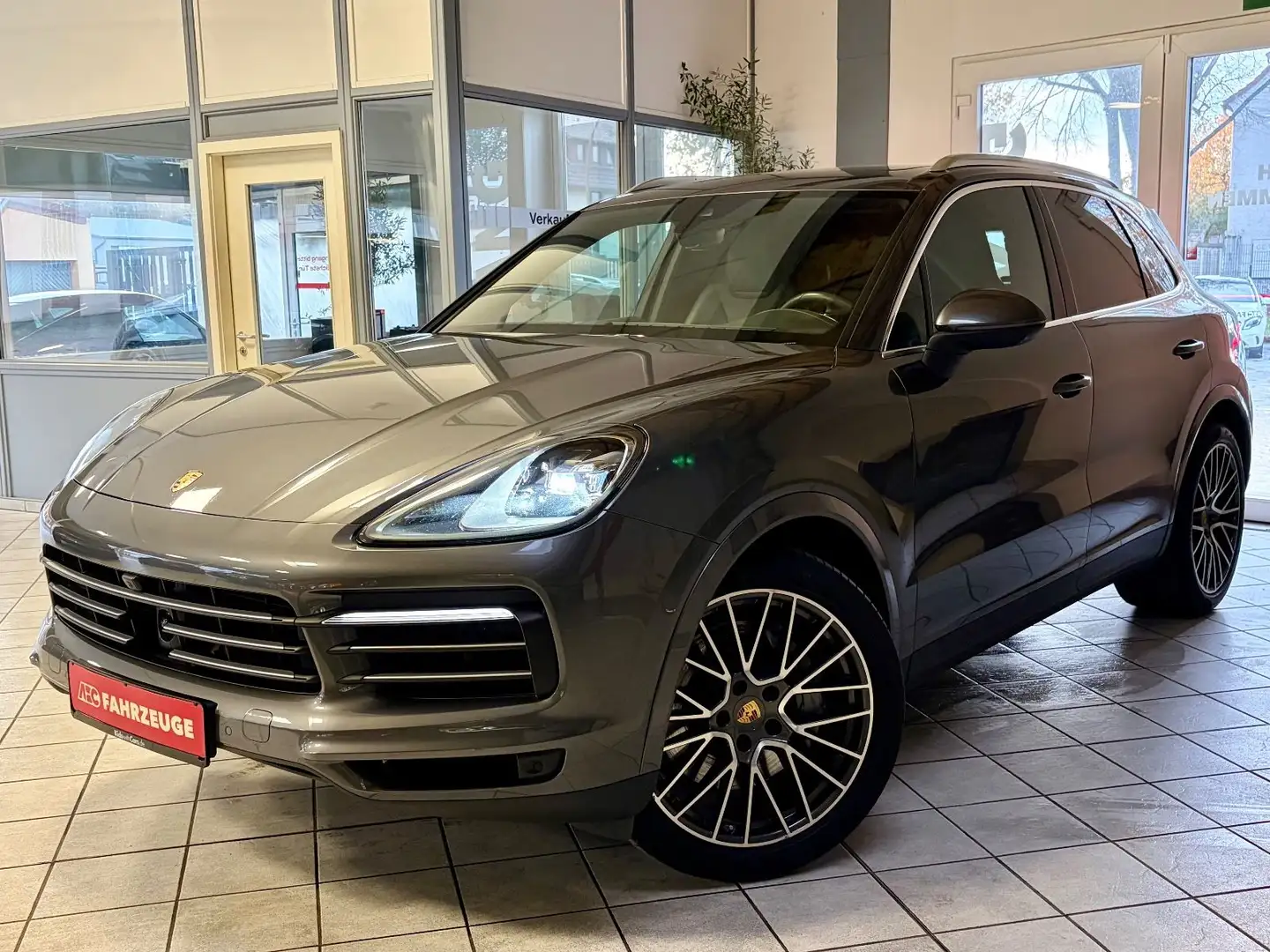 Porsche Cayenne S Approved / Panorama / Standhz. / AHK / Grau - 1