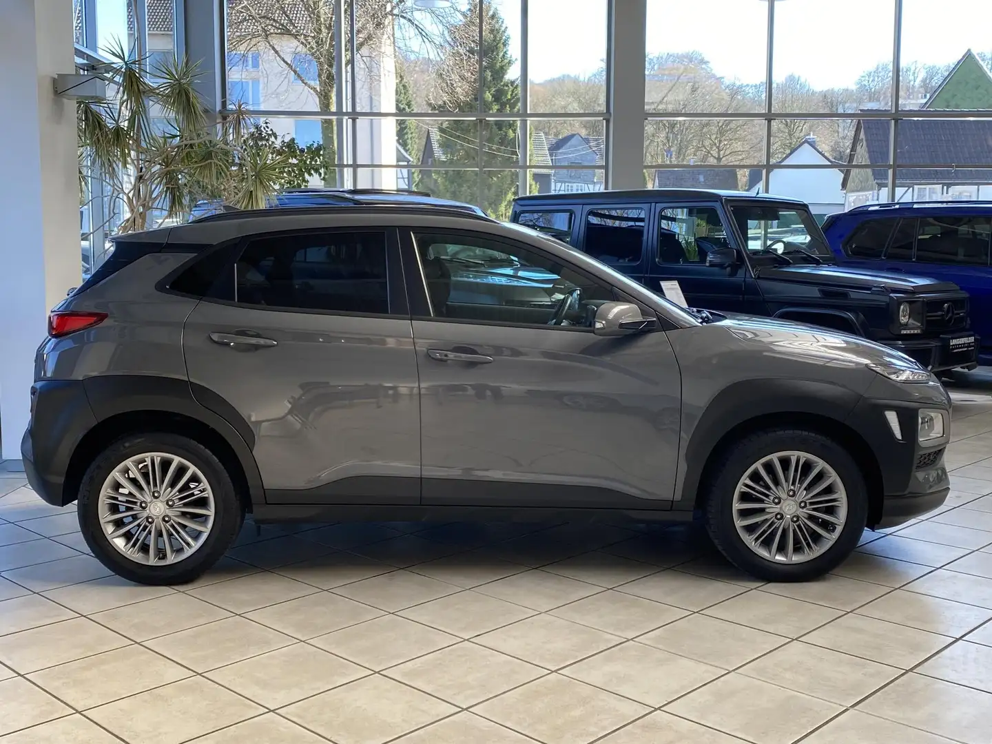 Hyundai KONA KONA1YES! Plus |NAVI|KAMERA|KRELL|HUD|L+SHZ|CARPY Grau - 2