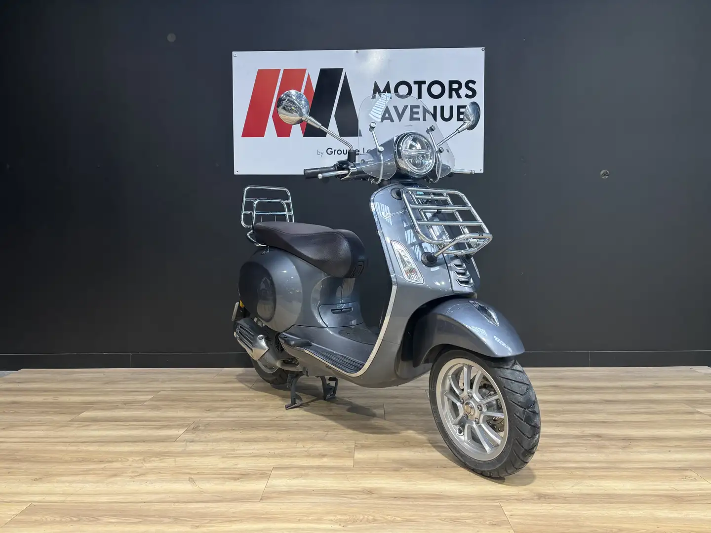 Vespa Primavera 125 - 1